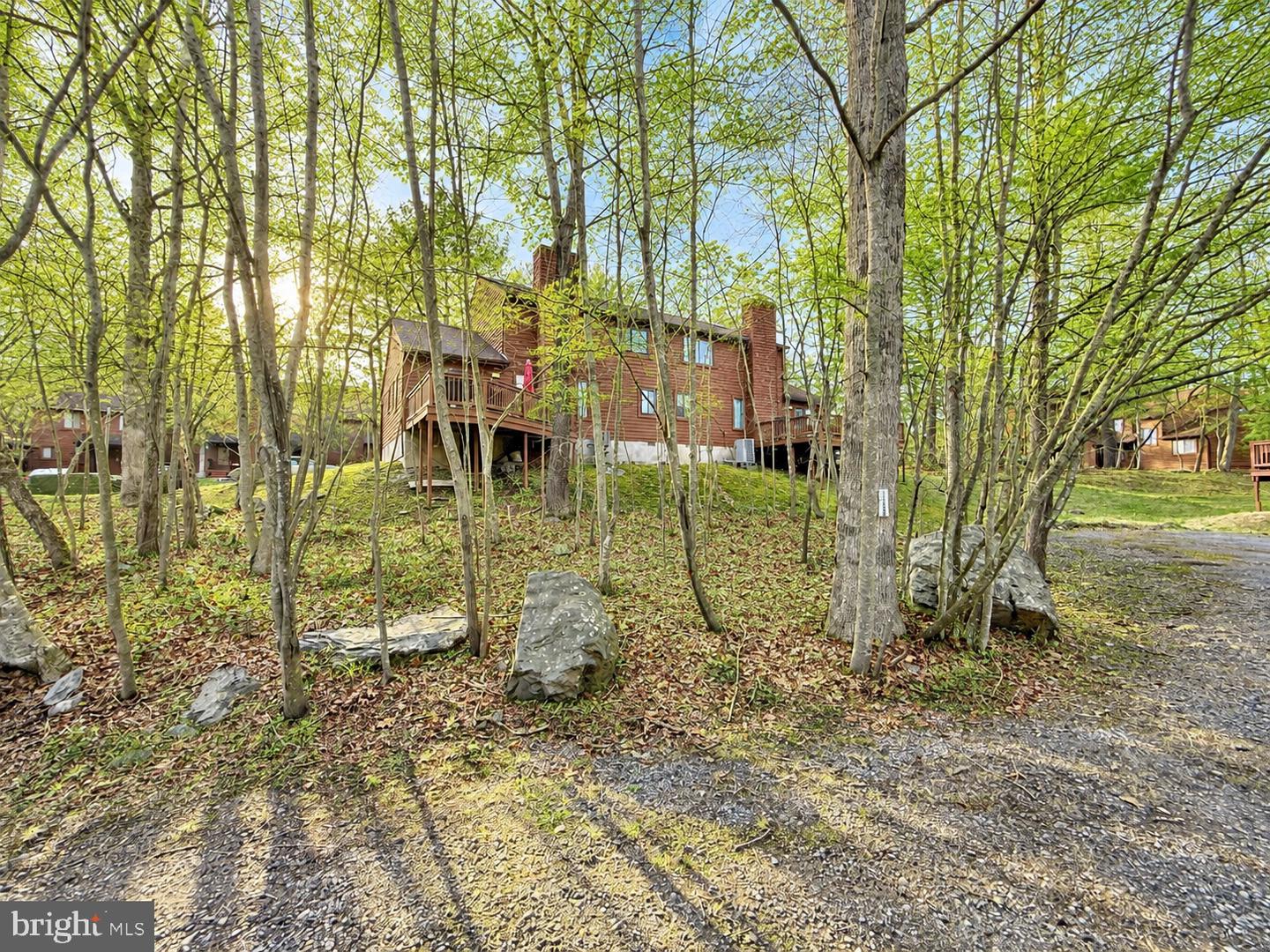 524 Wales Ct Property Photo 3