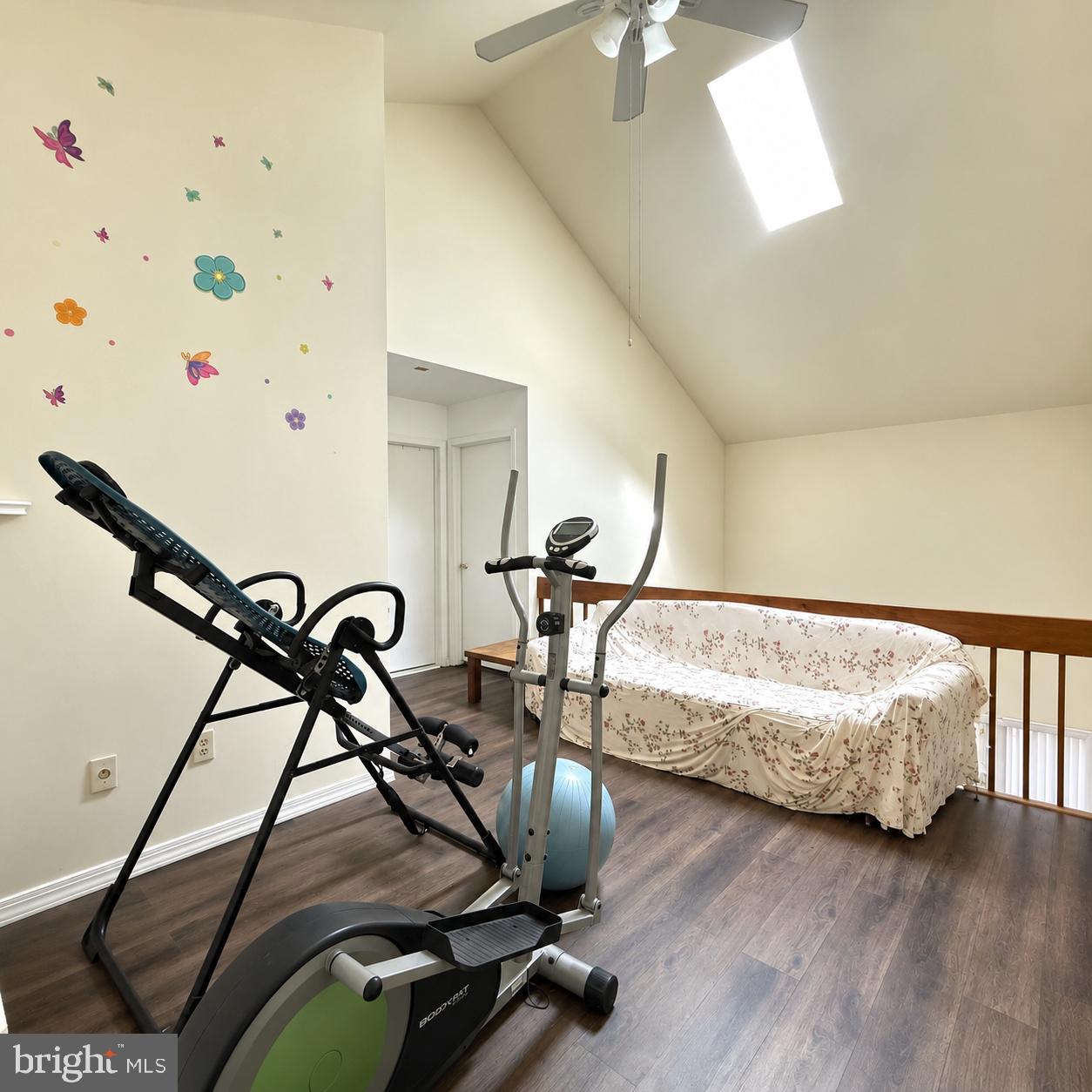 524 Wales Ct Property Photo 4