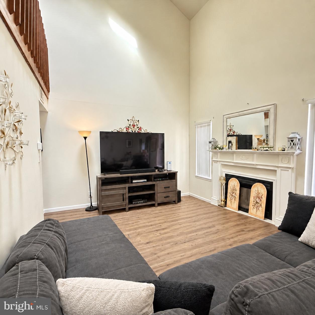 524 Wales Ct Property Photo 6