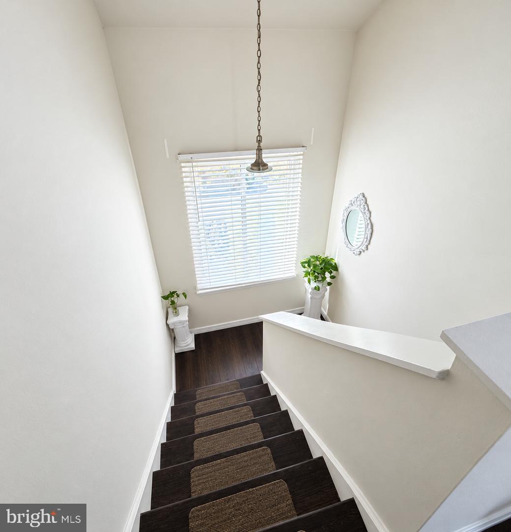 524 Wales Ct Property Photo 11
