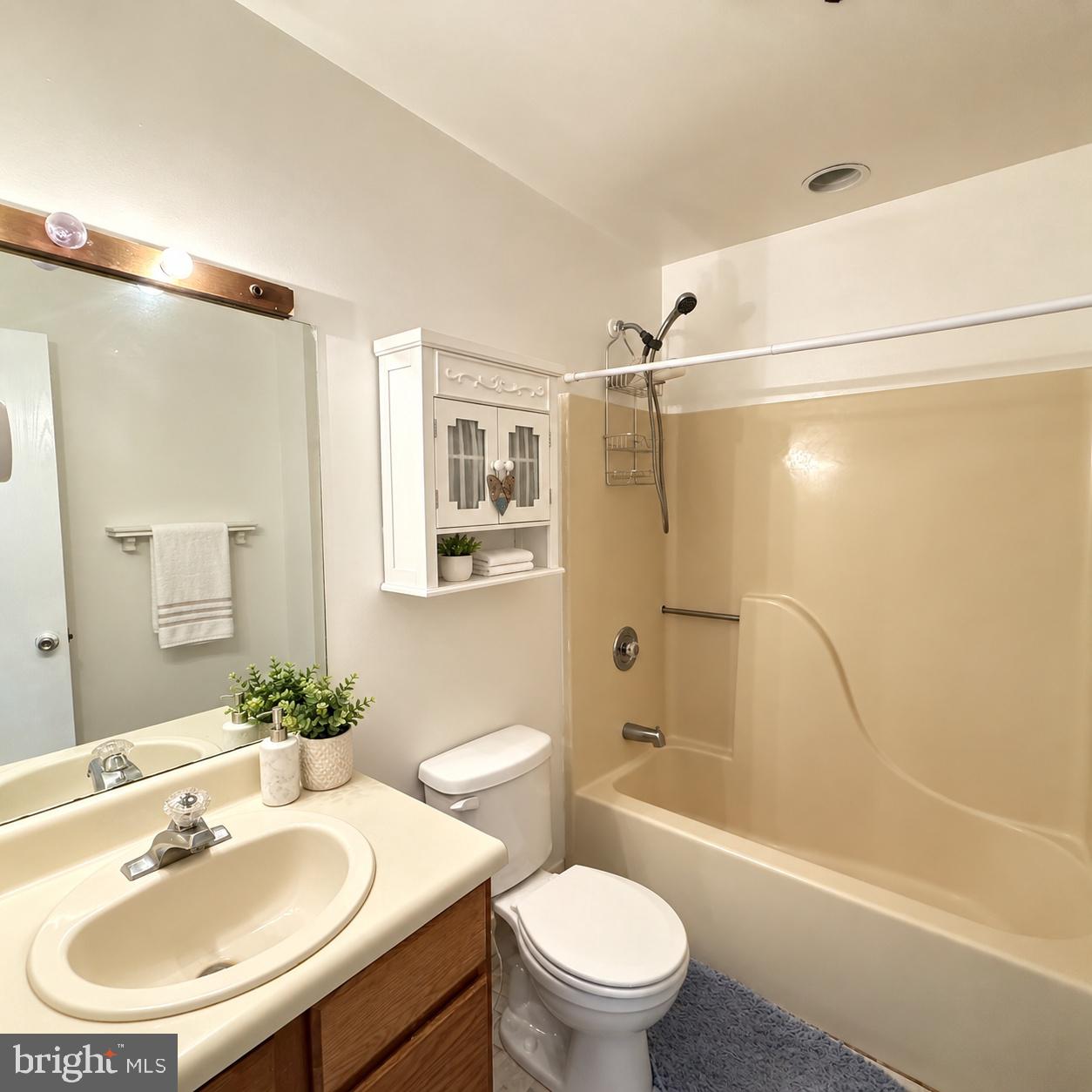 524 Wales Ct Property Photo 14