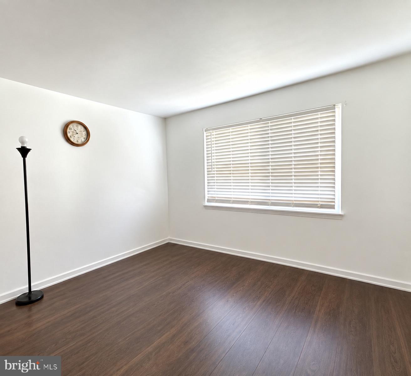 524 Wales Ct Property Photo 16