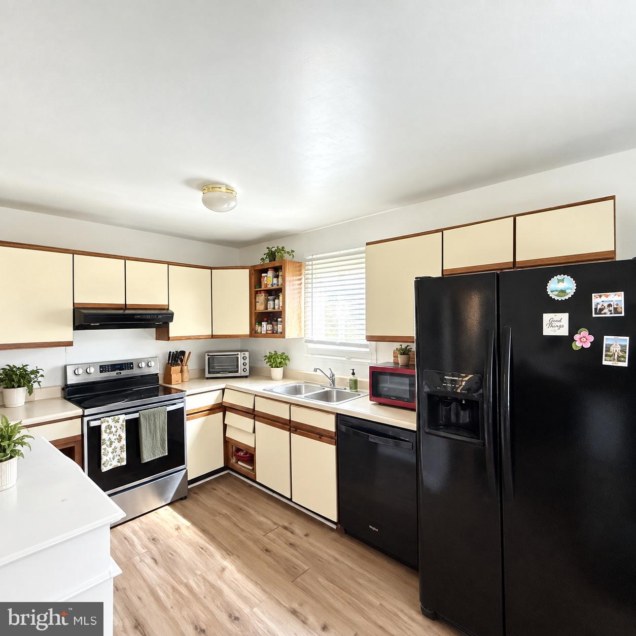 524 Wales Ct Property Photo 17