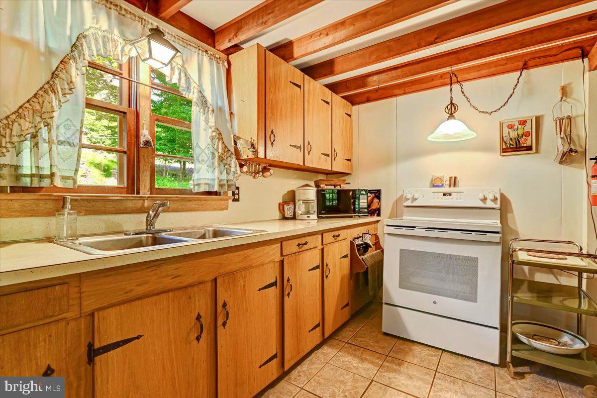 112 Beechwood Cove Rd Property Photo 13