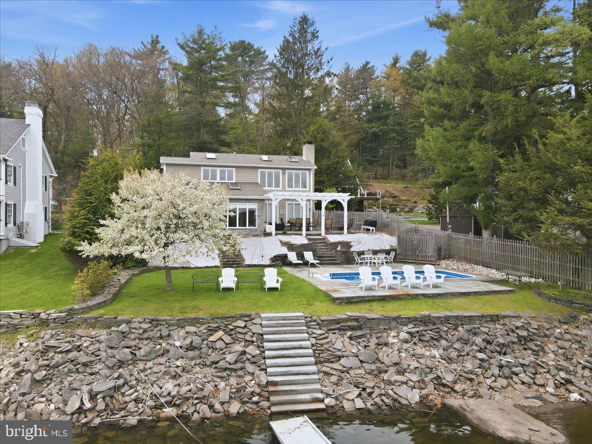 114 Shore Road Property Photo 1
