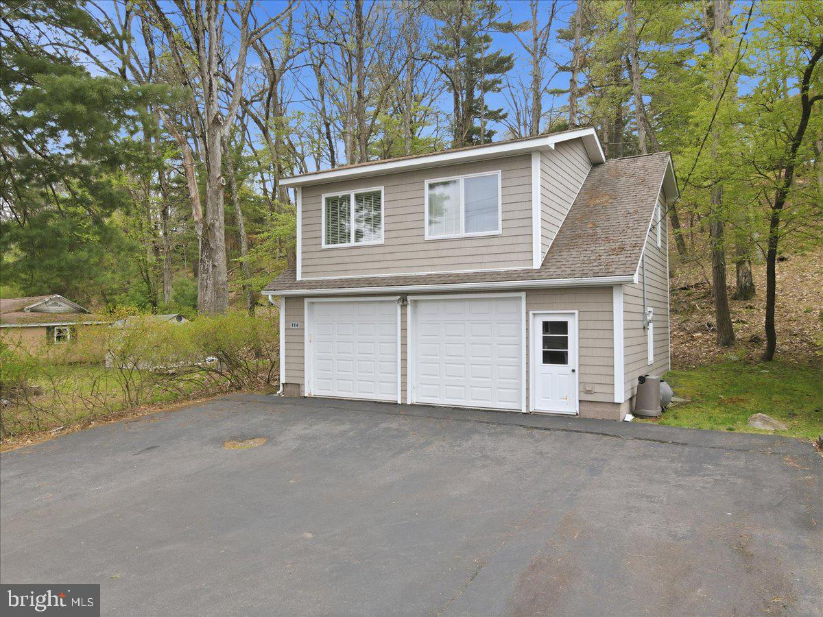 114 Shore Road Property Photo 5