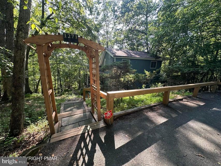 4284 Winchester Way Property Photo 3