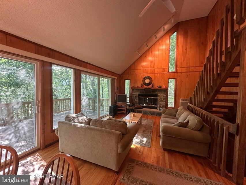 4284 Winchester Way Property Photo 11