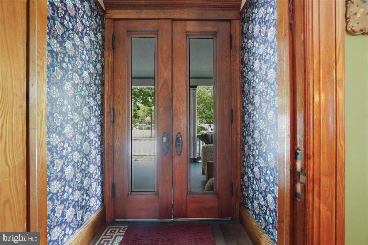 206 W Ann St Property Photo 5