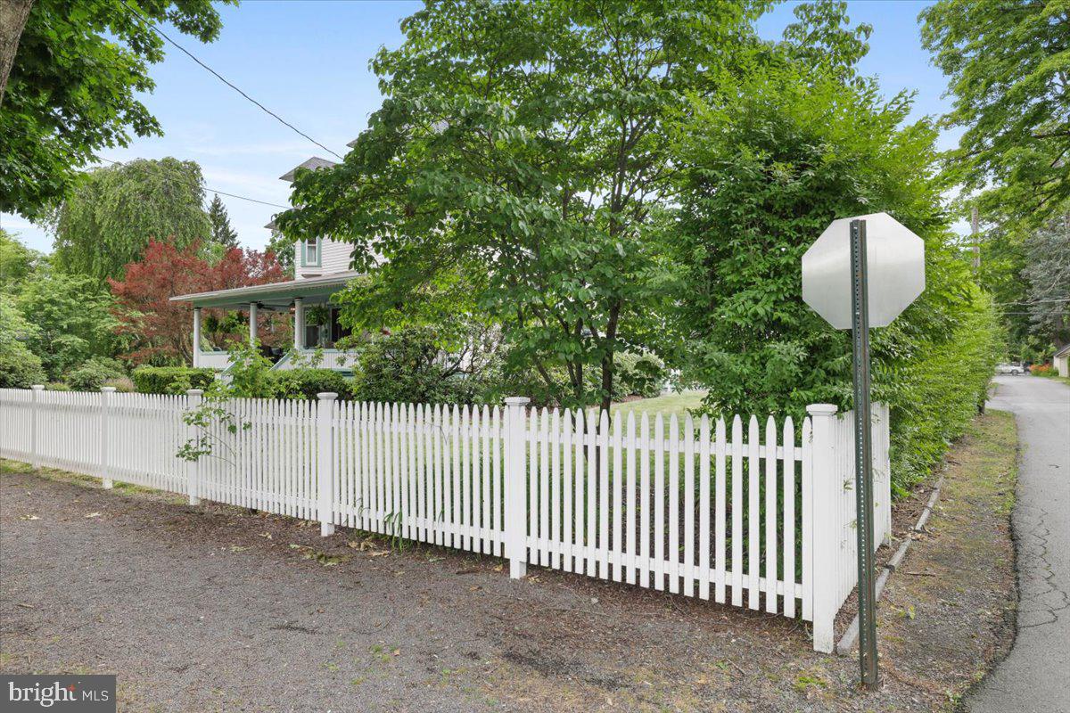 206 W Ann St Property Photo 74