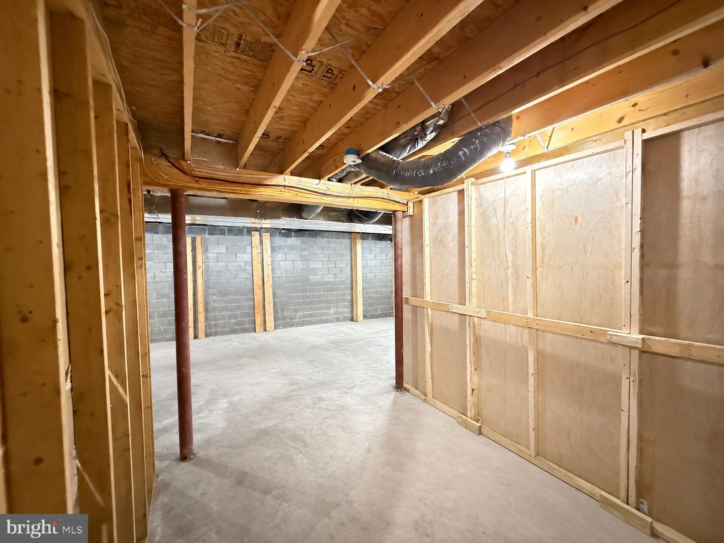 PAPI2001230 Property Photo 35