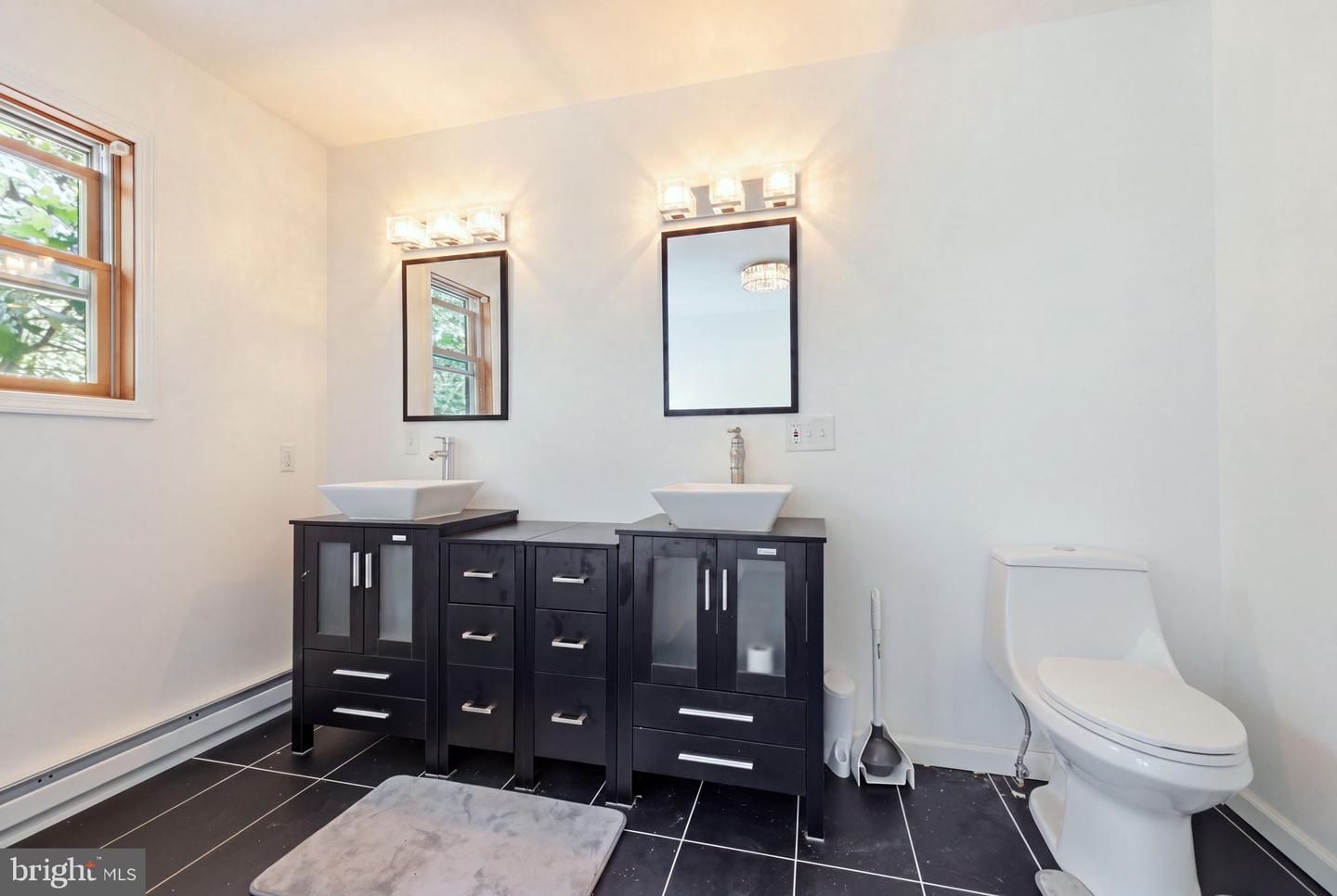 1076 Lancaster Dr. Property Photo 22