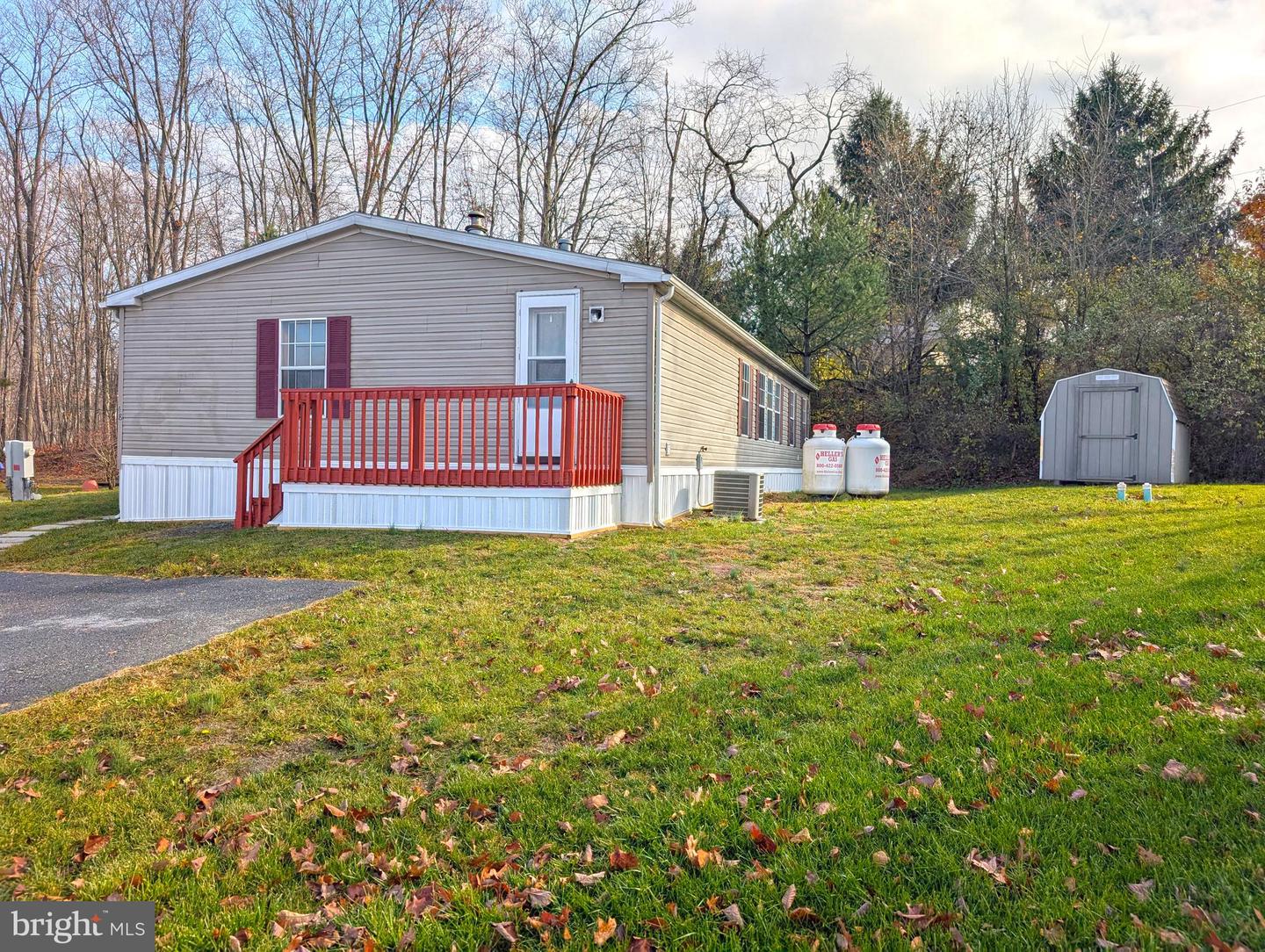 48 Meadowview Ct Property Photo 1