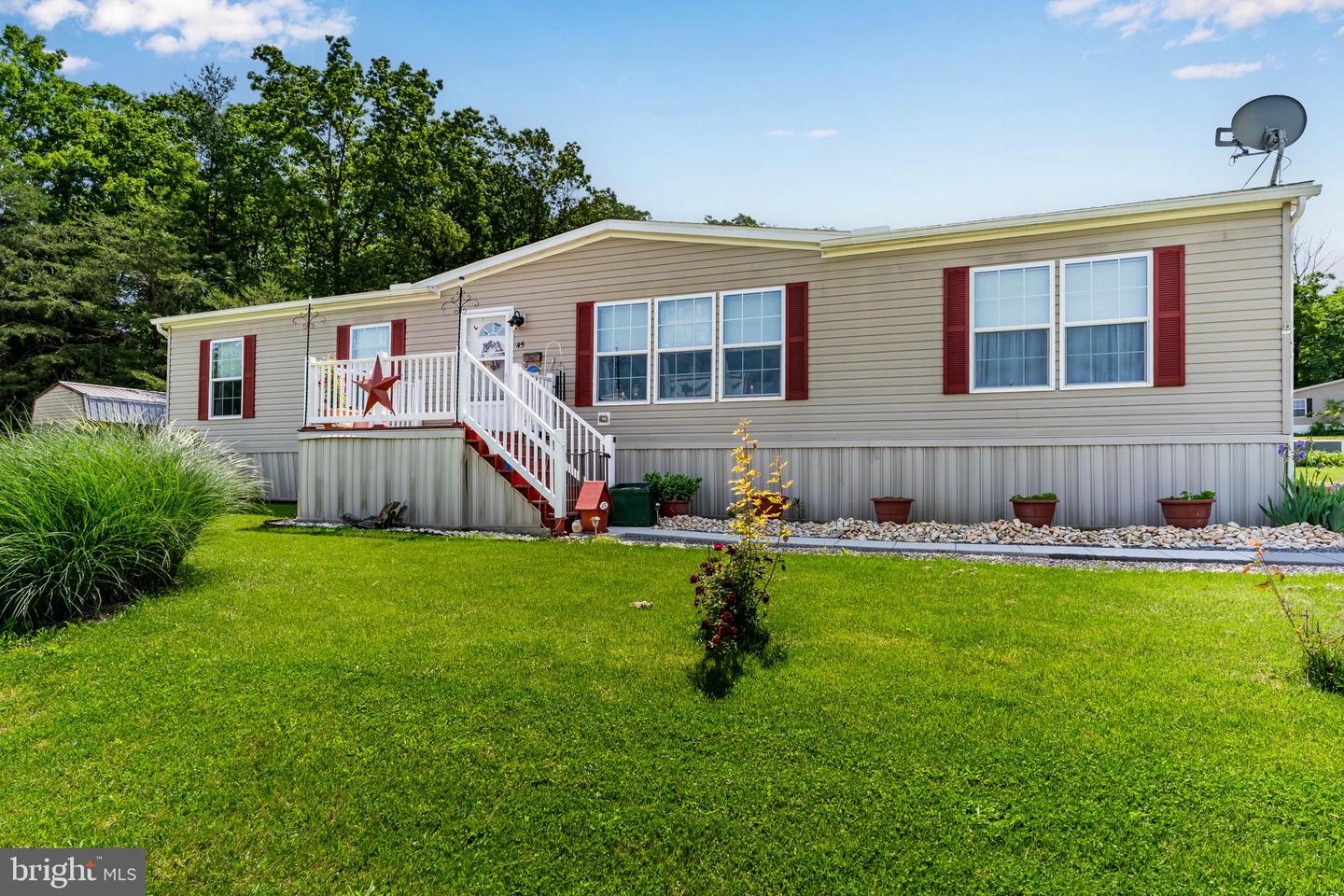 45 Meadowview Dr Property Photo 1