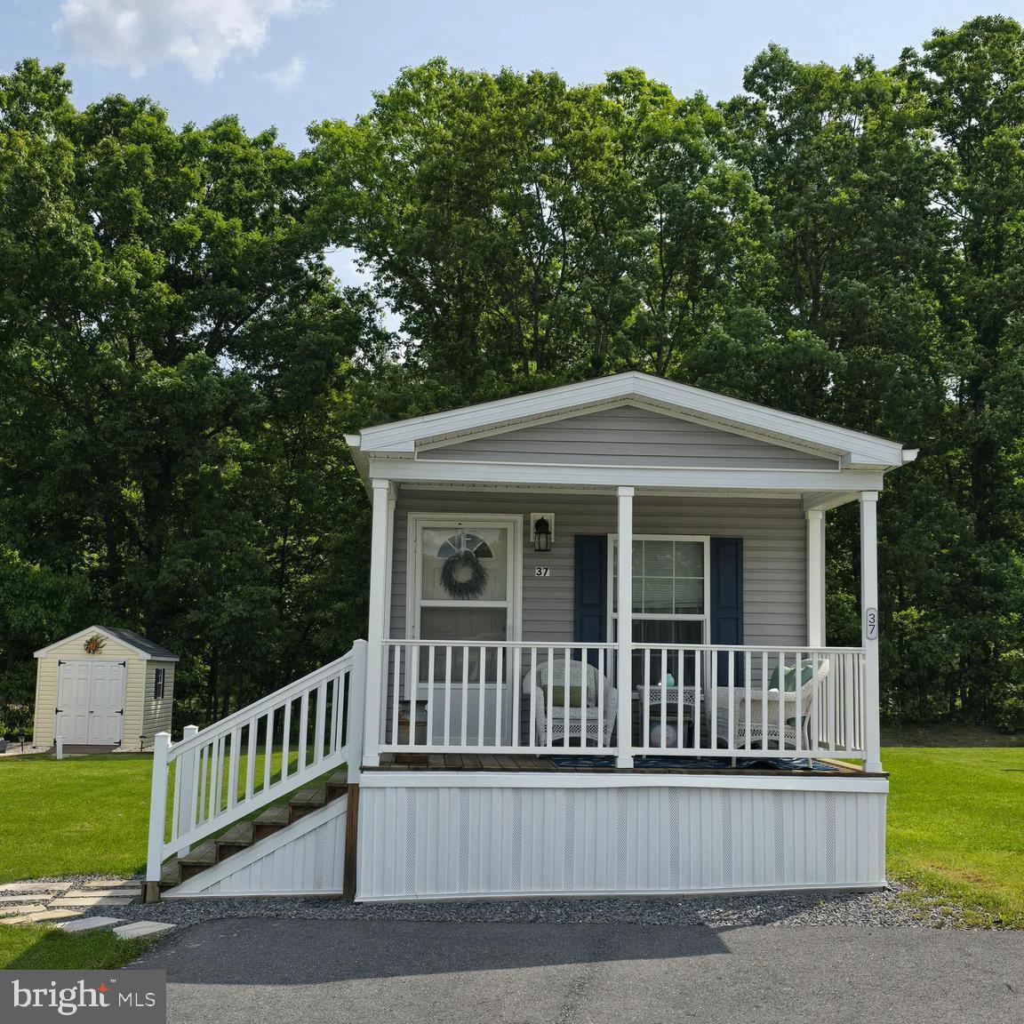 37 Meadowview Dr Property Photo 1