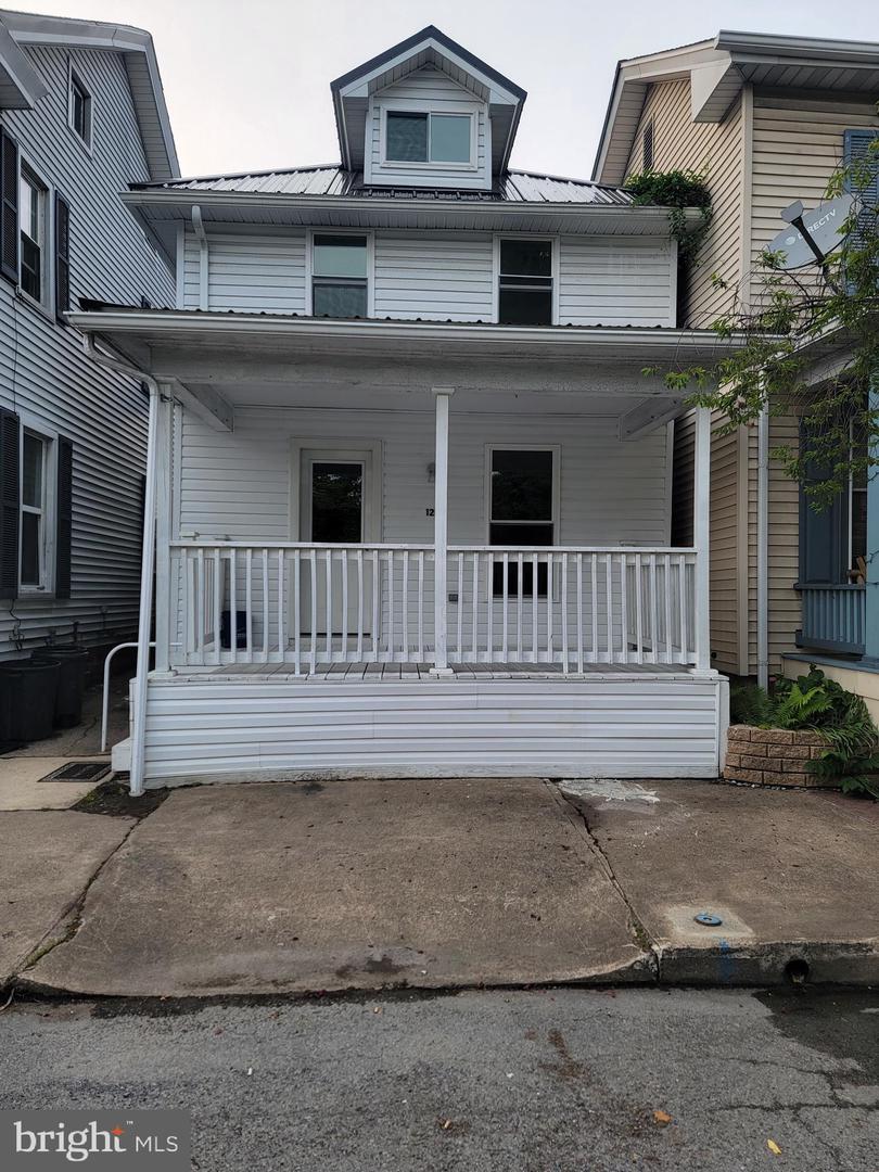128 W Main St Property Photo 1