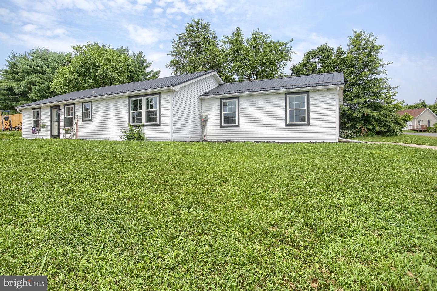 100 Herman Lee Cir Property Photo 1