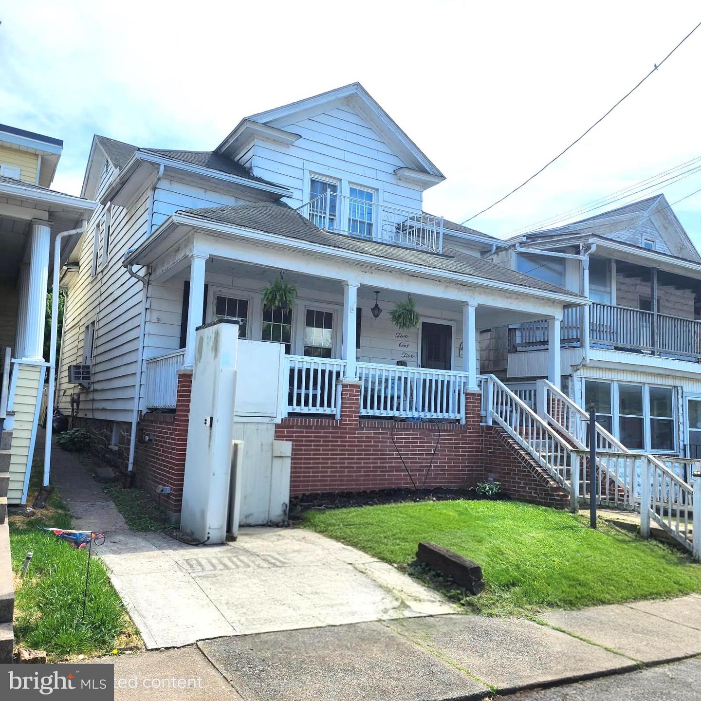 212 E Sunbury St Property Photo 1