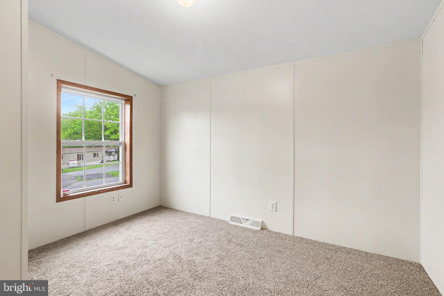49 Meadowview Dr Property Photo 13
