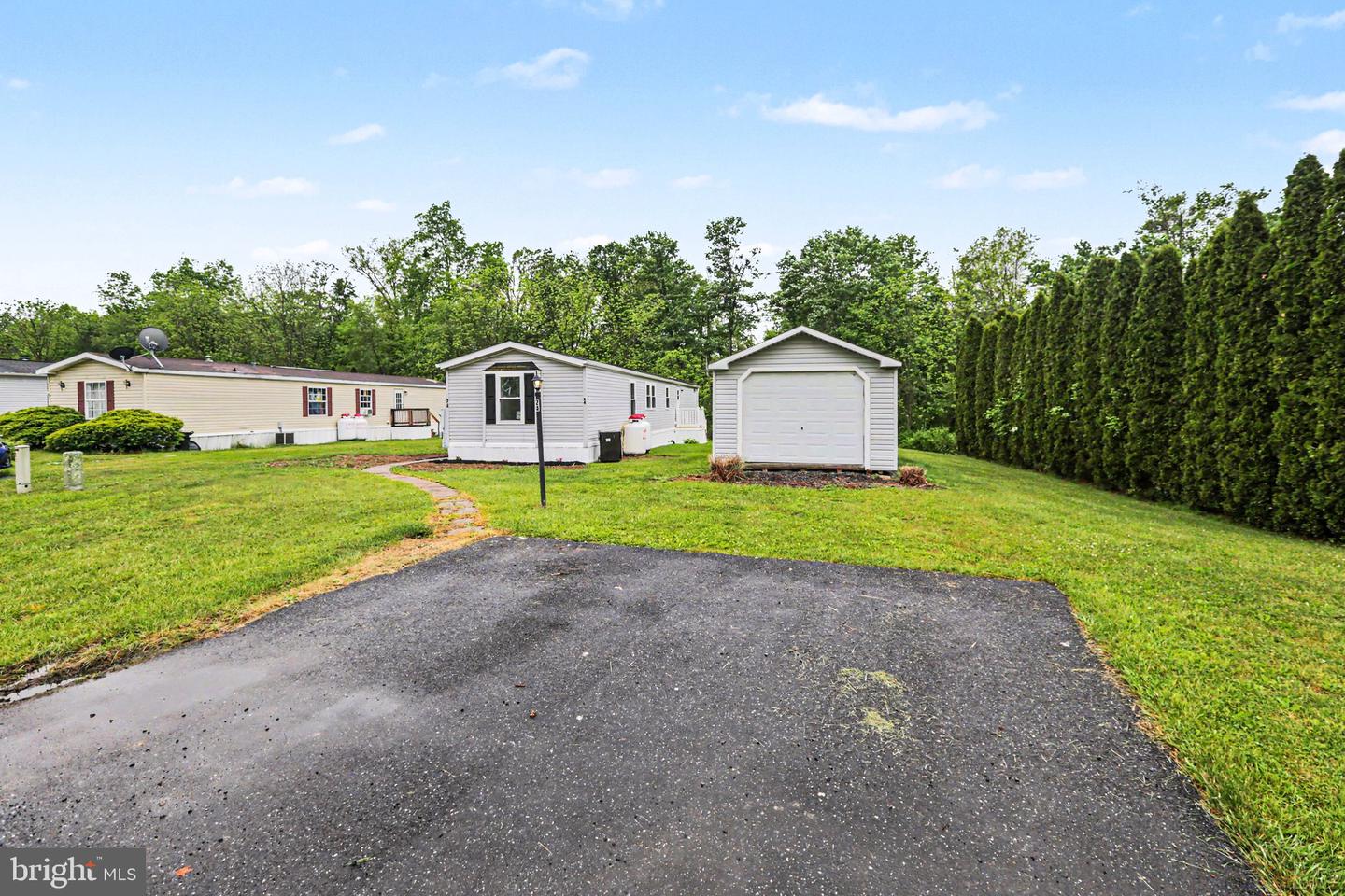 24 Meadowview Dr Property Photo 1