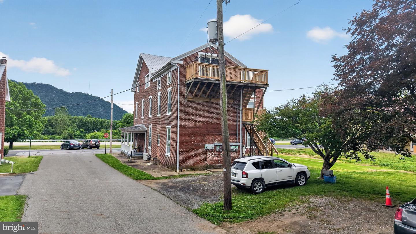 216 N Front St Property Photo 2