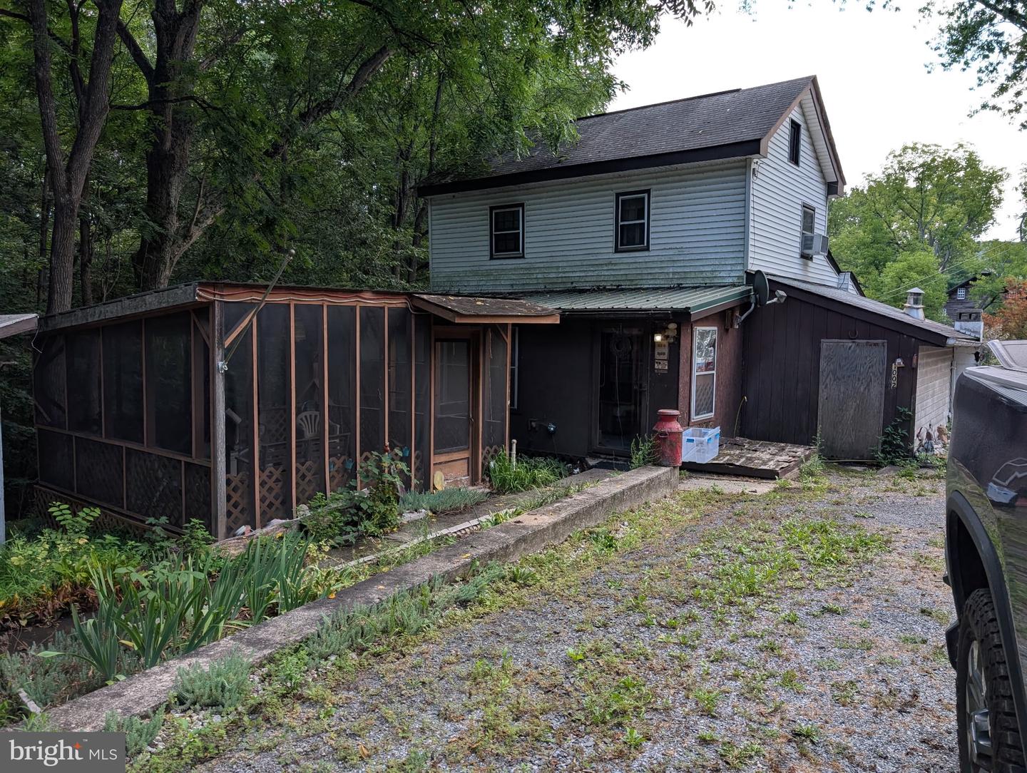 1002 Dellville Rd Property Photo 1