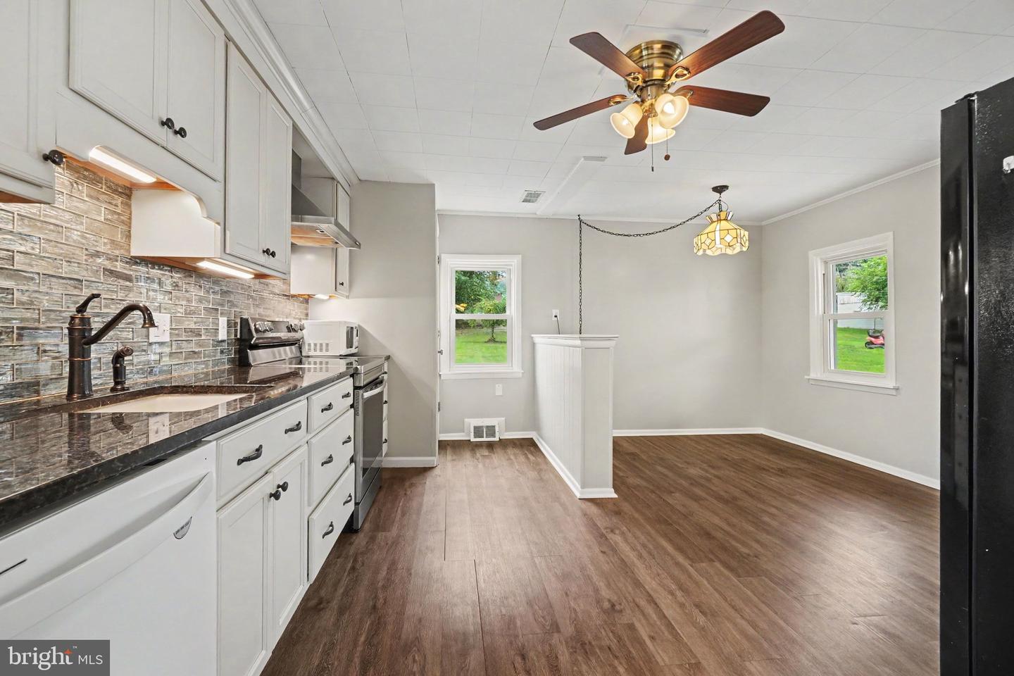 202 N Market St Property Photo 5
