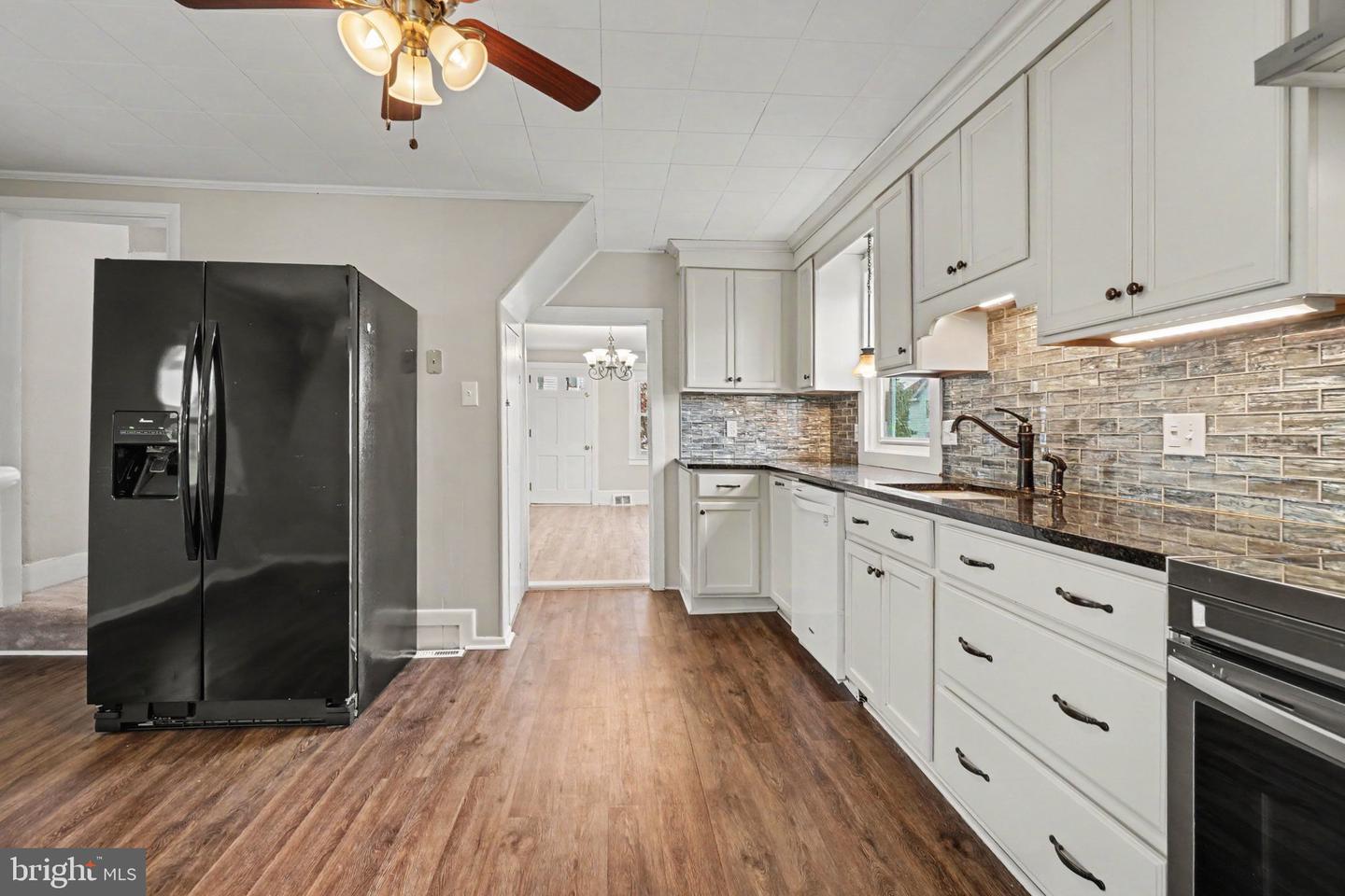 202 N Market St Property Photo 6