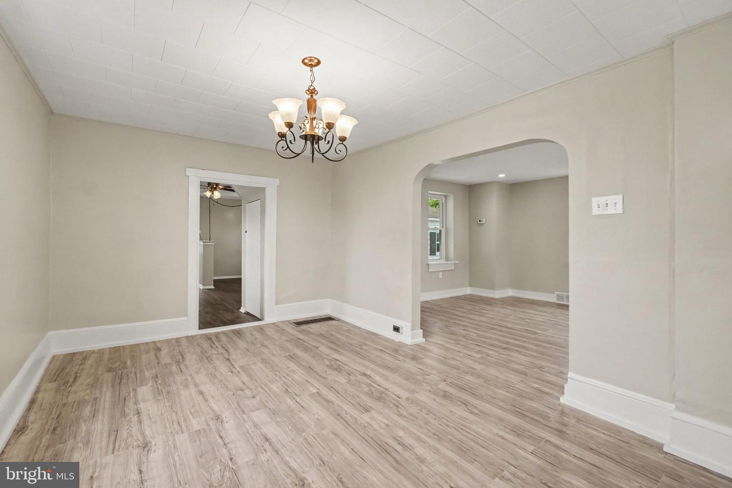 202 N Market St Property Photo 8