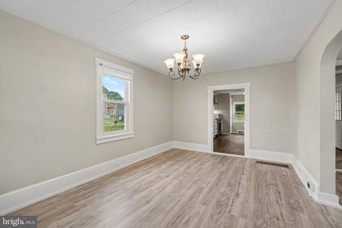 202 N Market St Property Photo 9