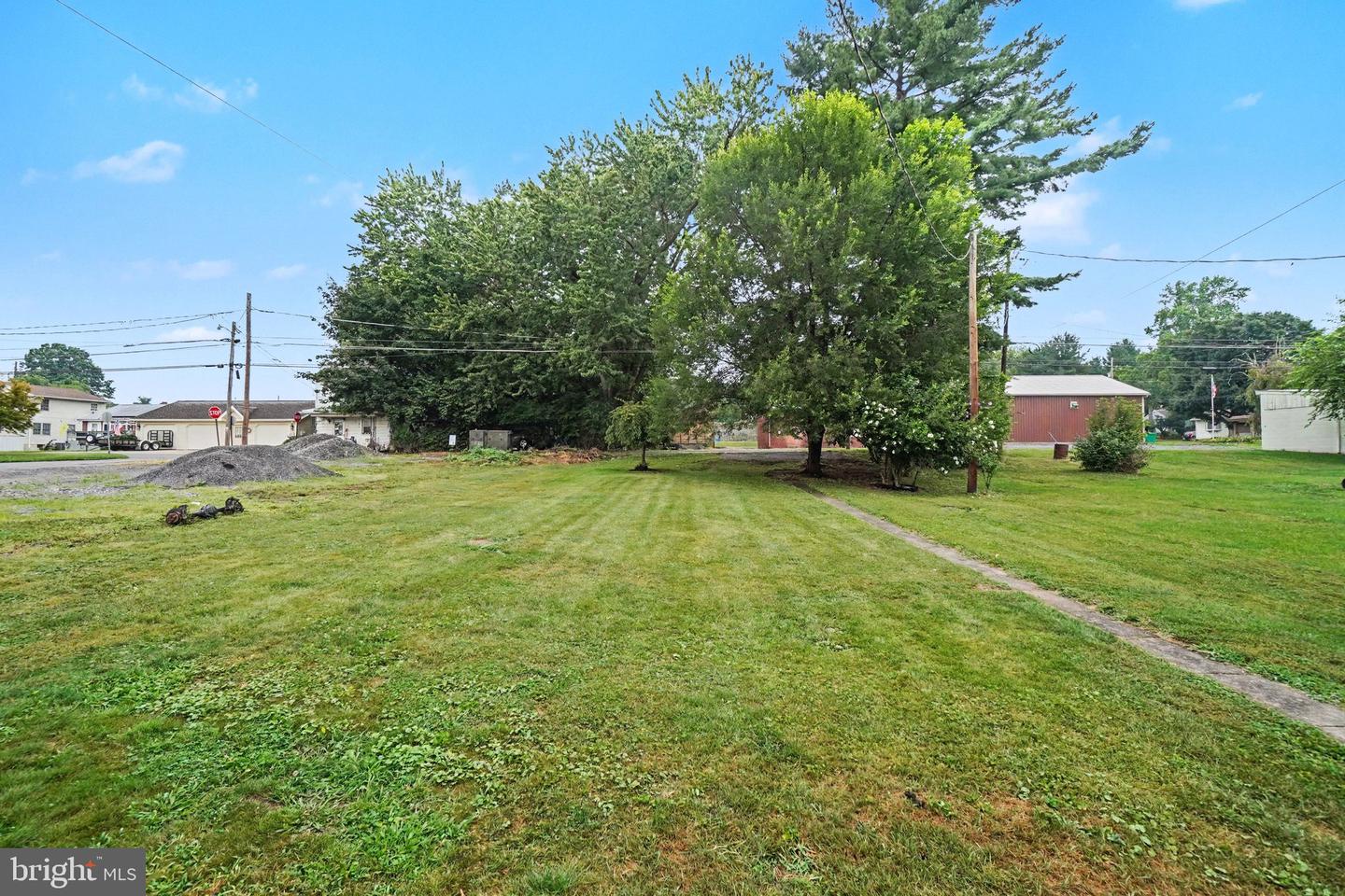 202 N Market St Property Photo 27