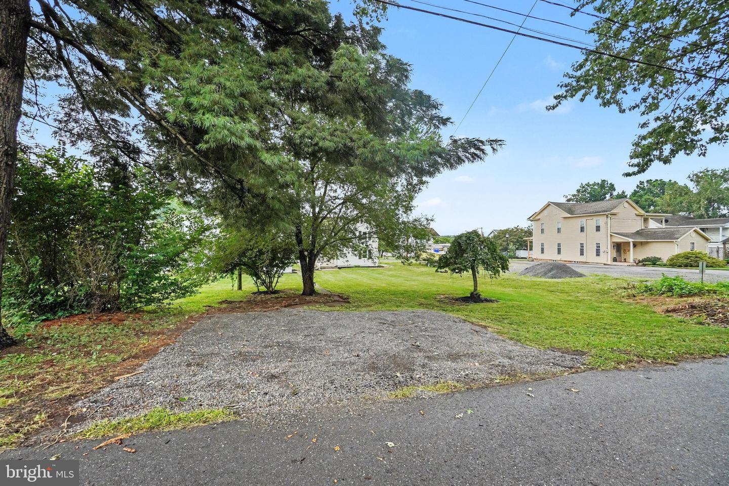 202 N Market St Property Photo 28