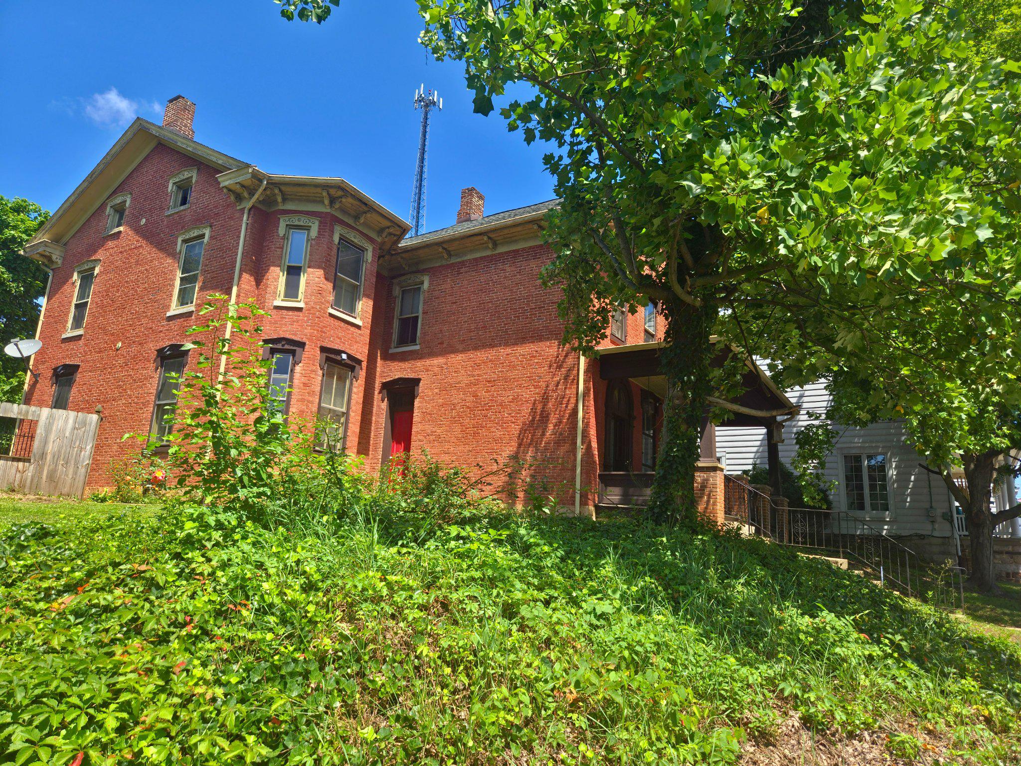 107 E Main St Property Photo 1