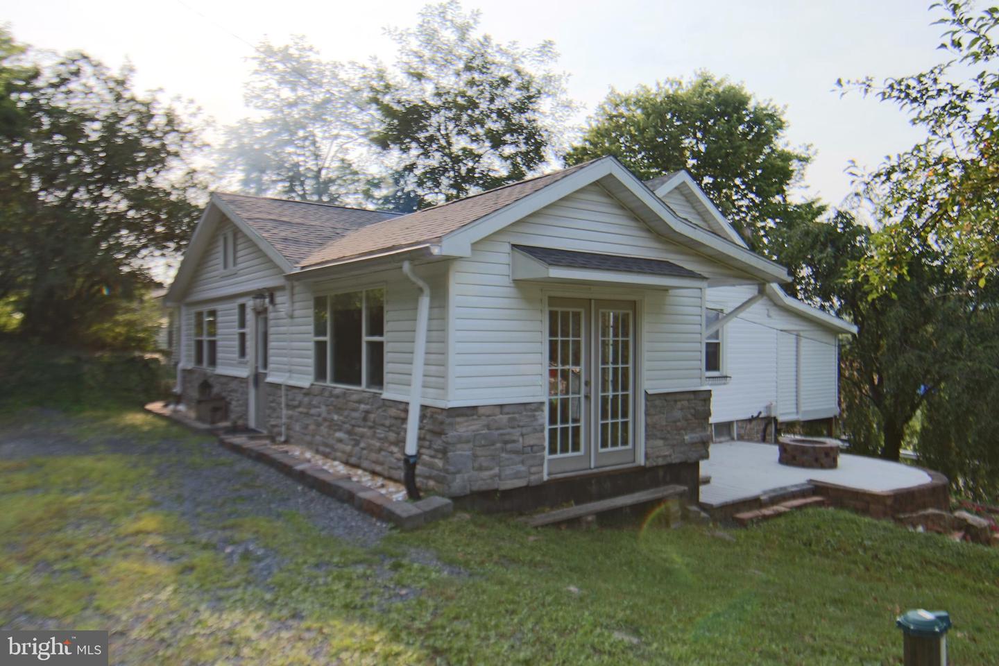 1035 State Rd Property Photo 1