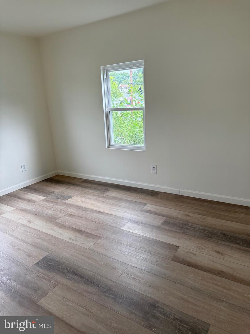 822 N Market St Property Photo 12
