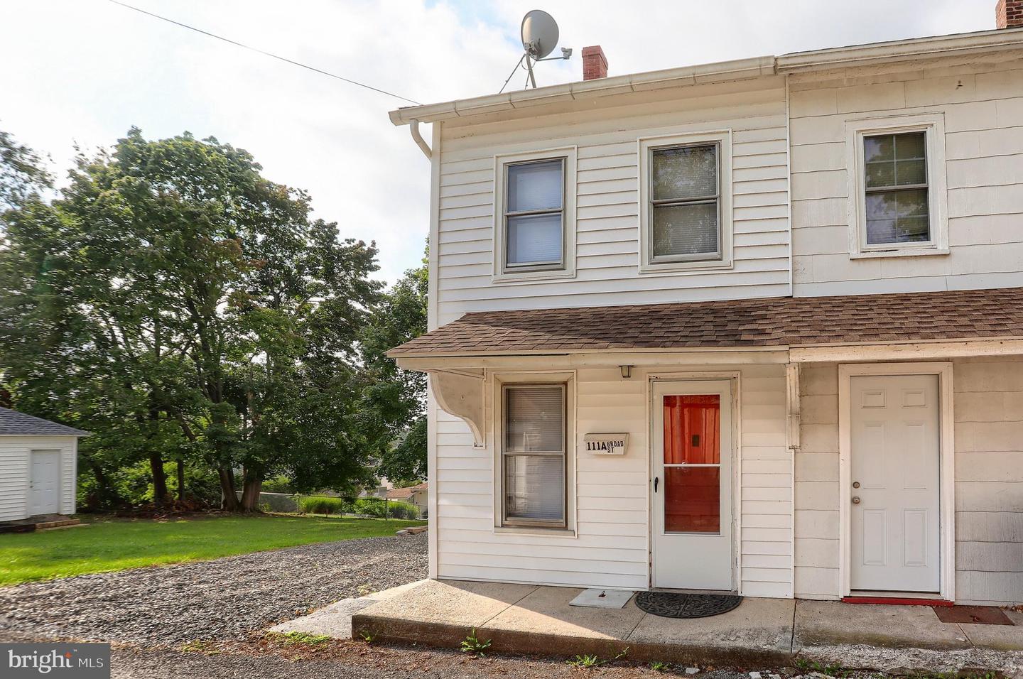 111-a Broad St Property Photo 1