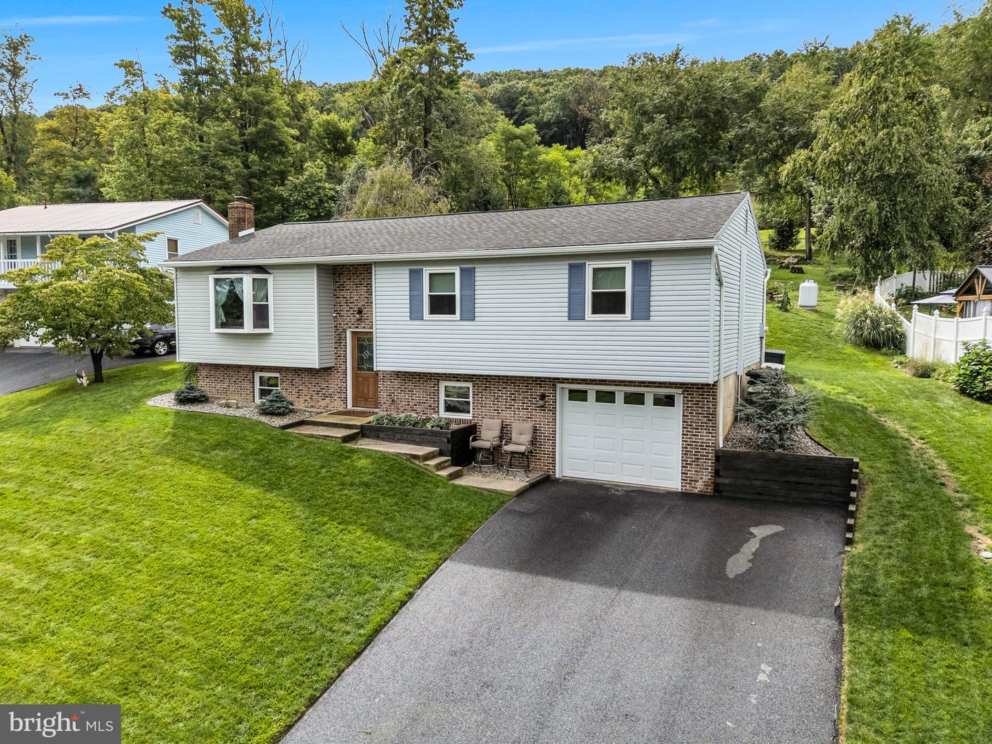 224 Ridgeview Property Photo 1