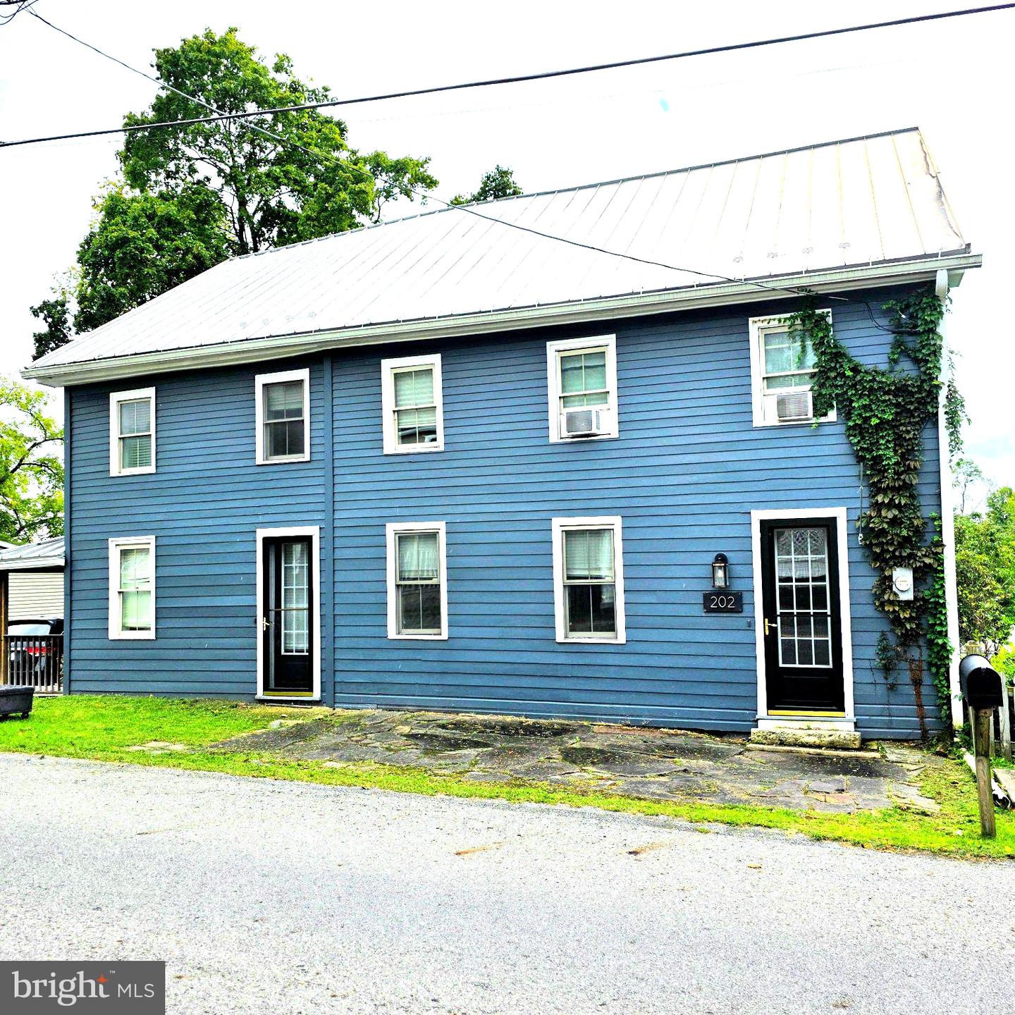 202 E Main St Property Photo 1