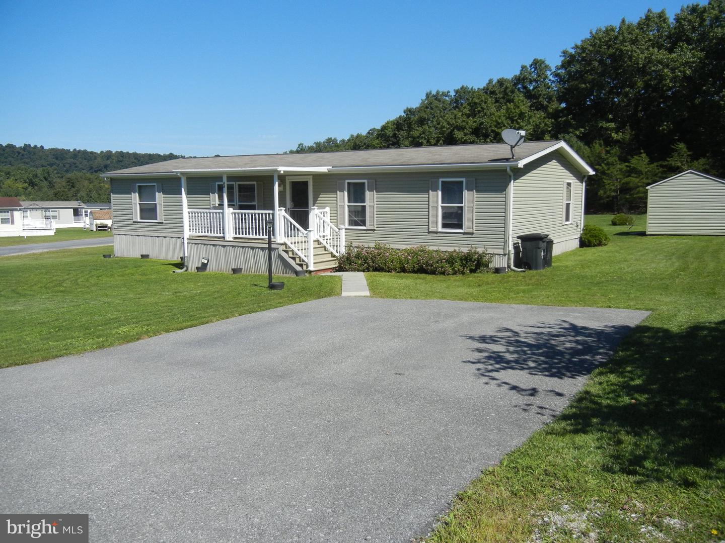 44 Meadowview Dr Property Photo 2