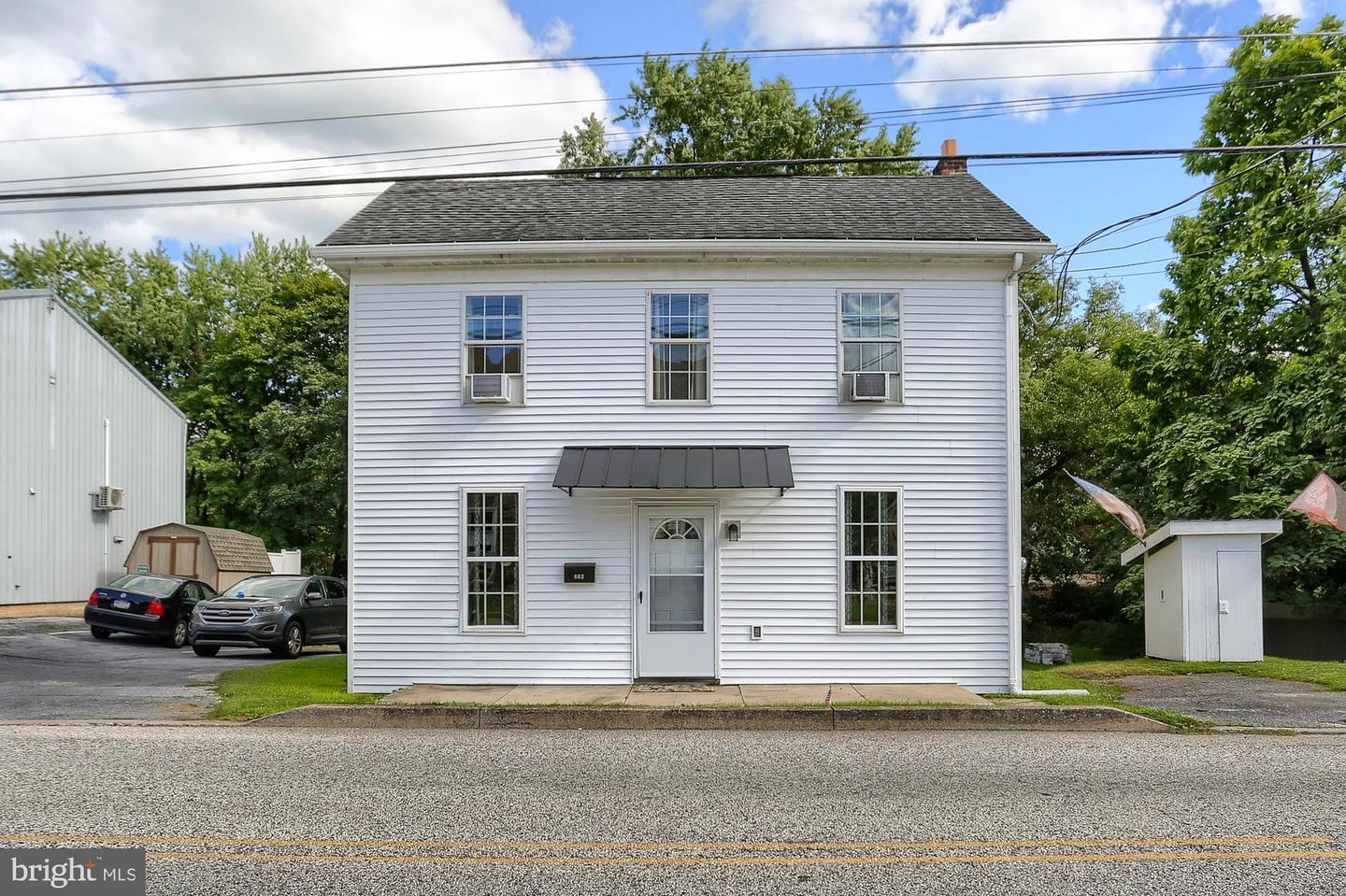 602 N Market St Property Photo 1