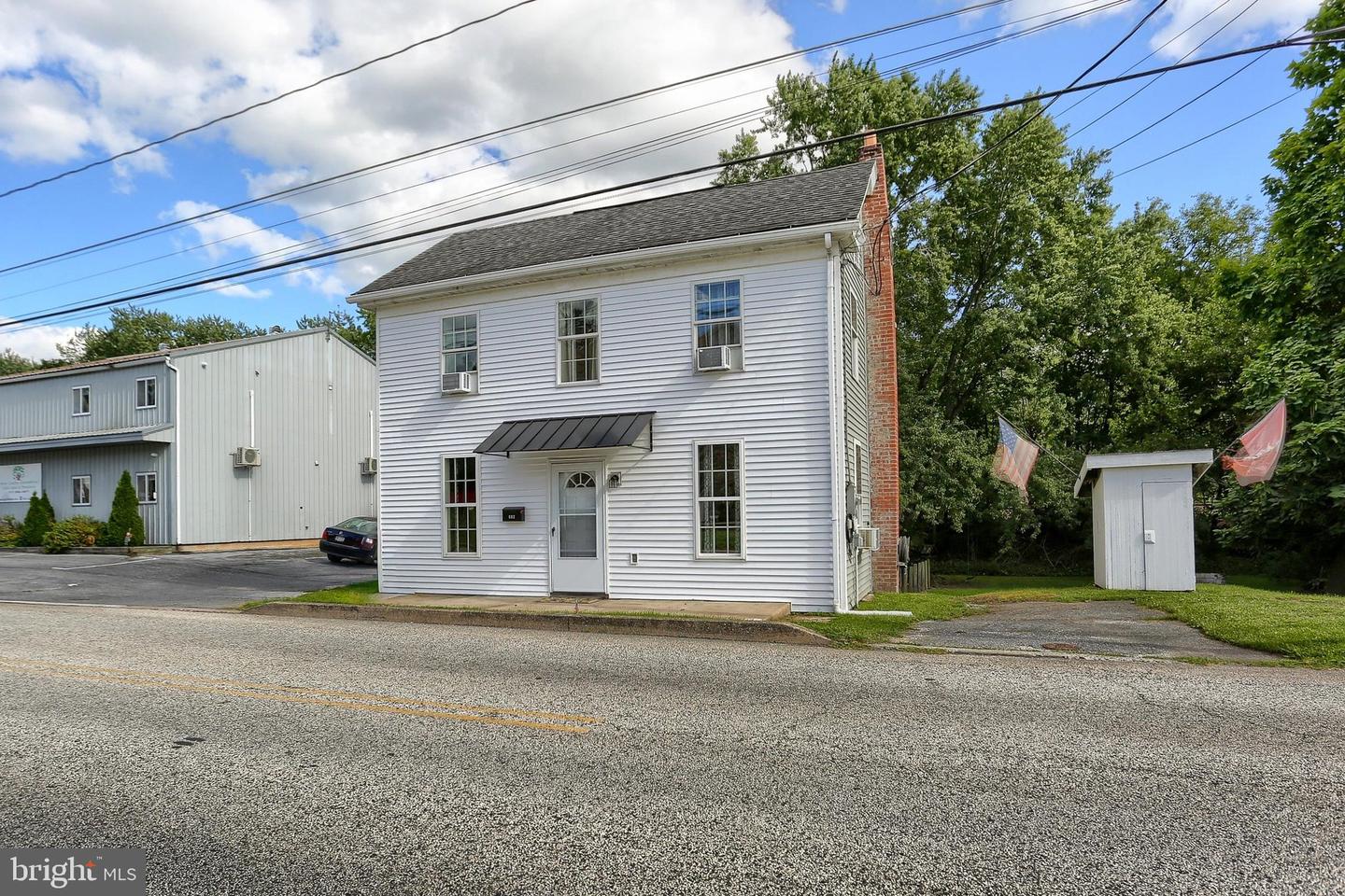 602 N Market St Property Photo 2