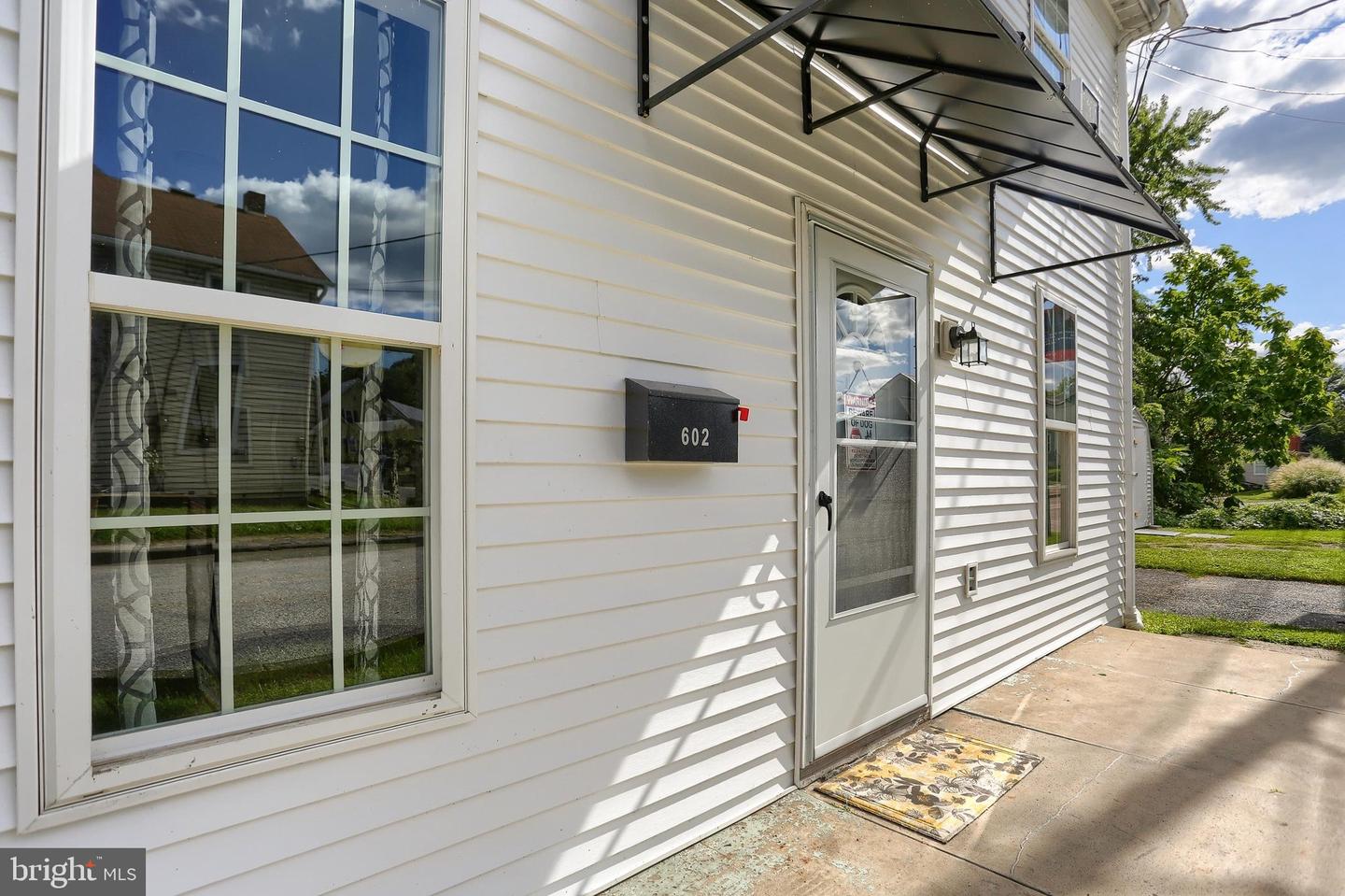 602 N Market St Property Photo 4