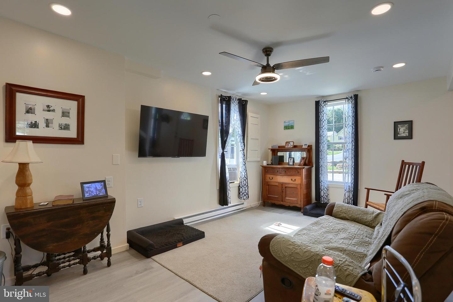 602 N Market St Property Photo 6