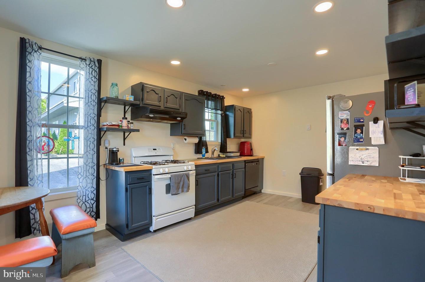 602 N Market St Property Photo 8