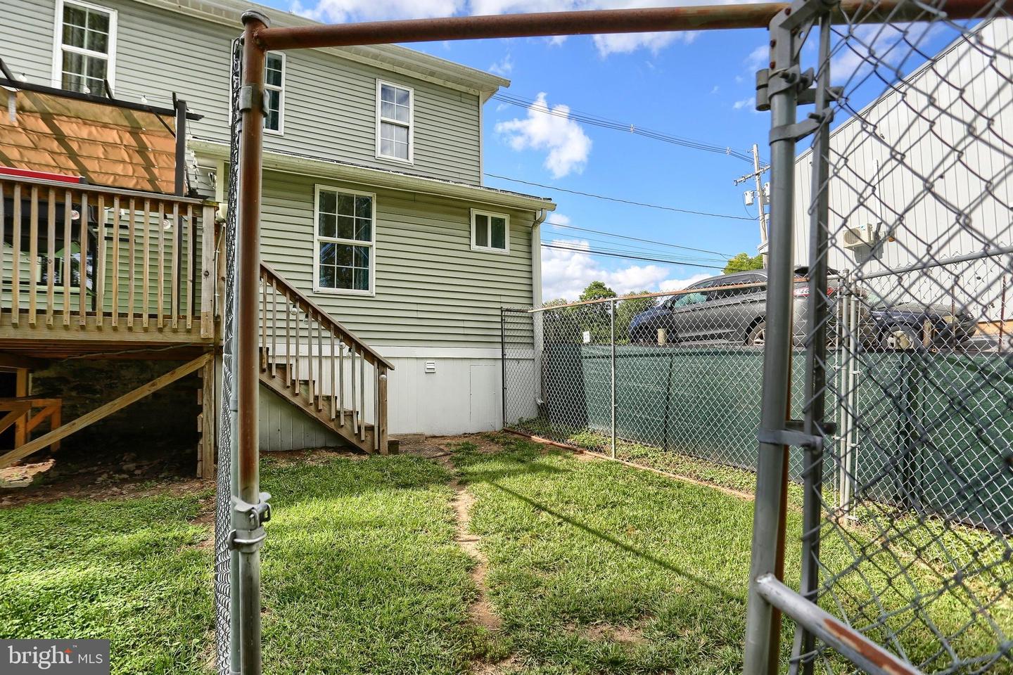 602 N Market St Property Photo 23