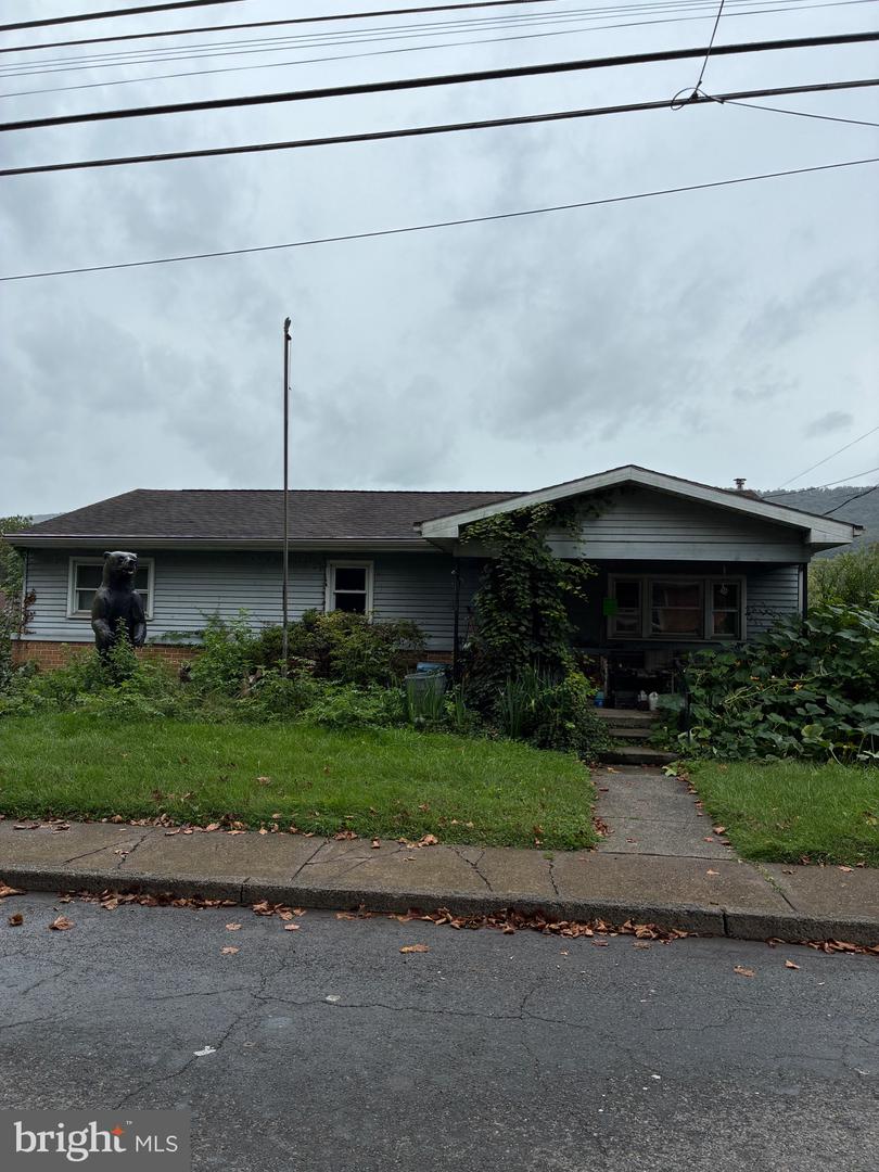 1204 N High St Property Photo 1
