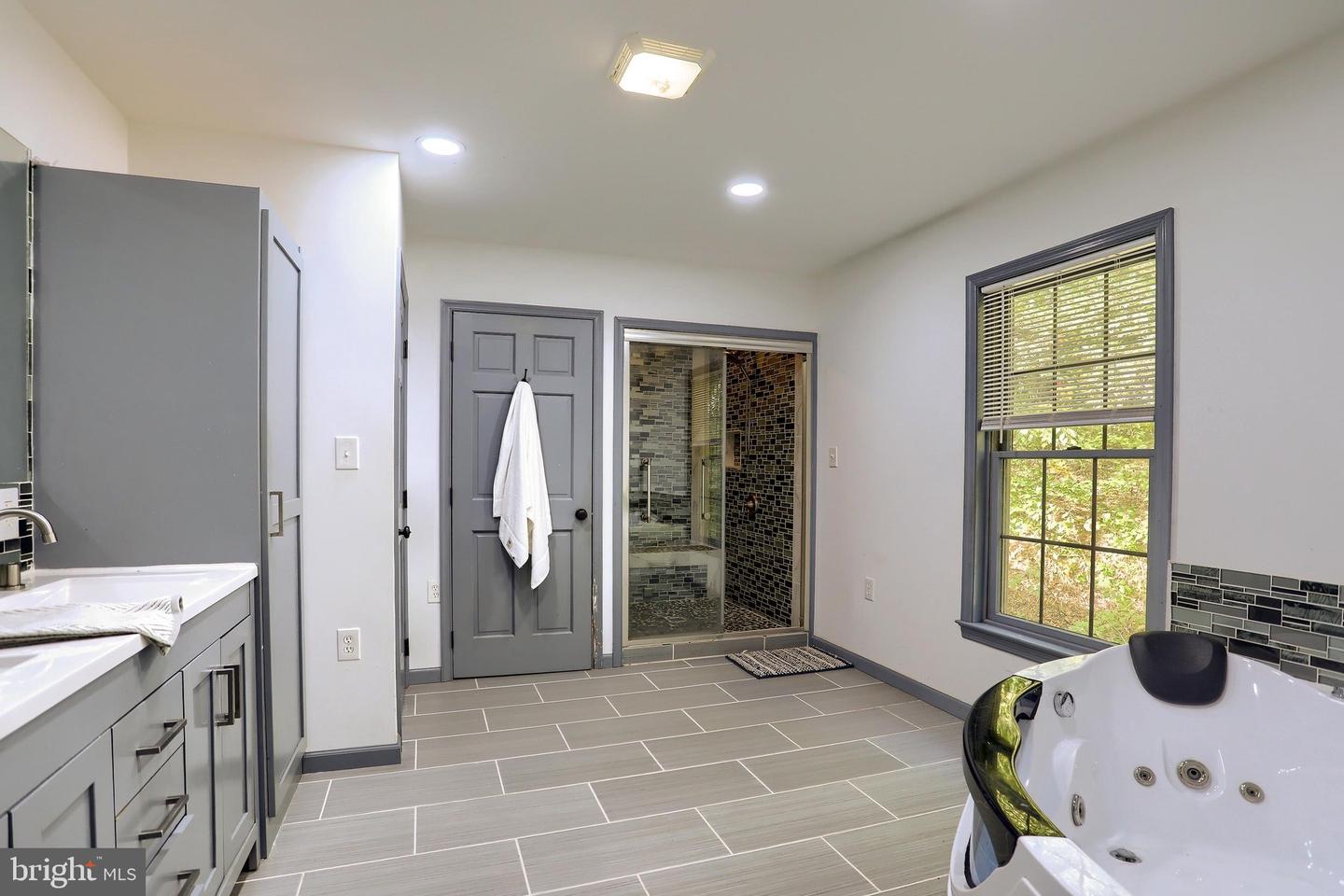 1385 Germantown Rd Property Photo 19
