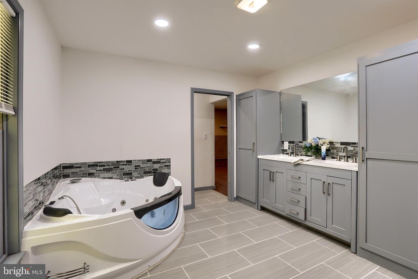 1385 Germantown Rd Property Photo 21