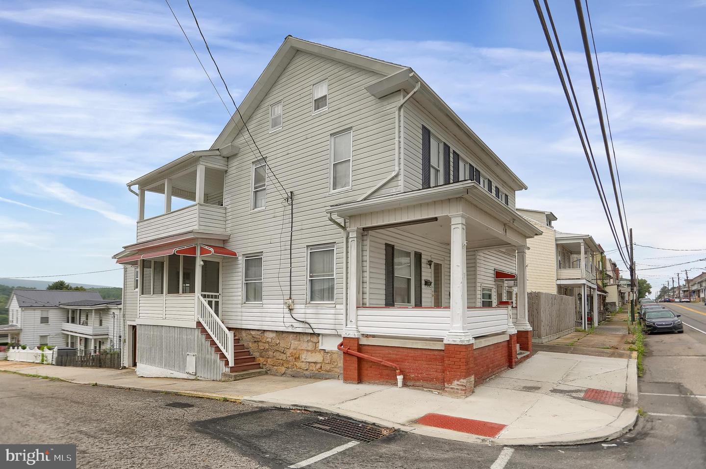 146 E Grand Ave Property Photo