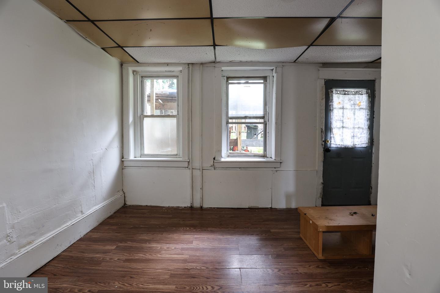 200 E Main St Property Photo 12